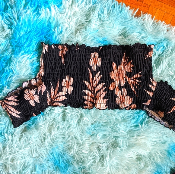 Beautiful Off Shoulder Floral swim top - Picture 4 of 4